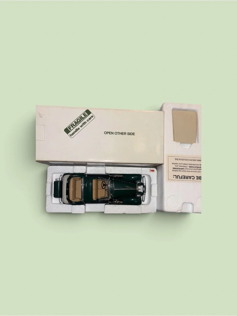 Certified International 1:18 1932 Cadillac V-16 Sport Phaeton Green Car